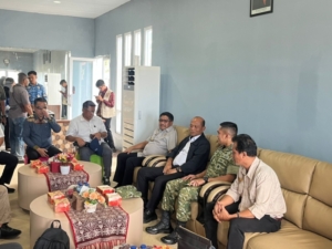 Dandim 1601/Sumba Timur Turut Menyambut Kunjungan Kerja Dirjen Perikanan Budi Daya KKP RI di Bandara UMK