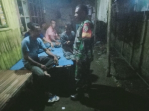 Babinsa Koramil 1608-04/Woha Intensifkan Patroli Malam, Ciptakan Lingkungan Aman dan Kondusif