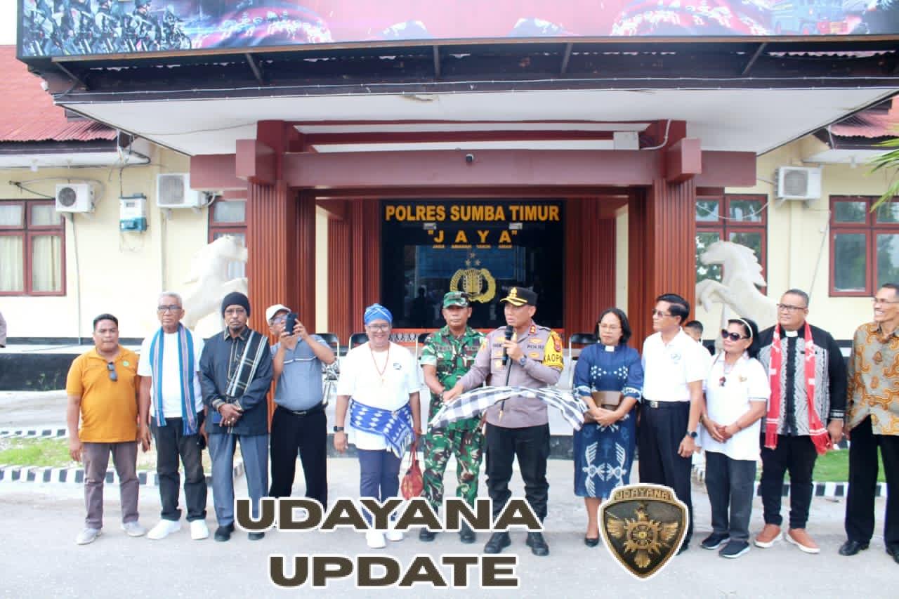 Kasdim 1601/Sumba Timur Hadiri Pelepasan dan Parade 1000 Lilin Natal di Waingapu