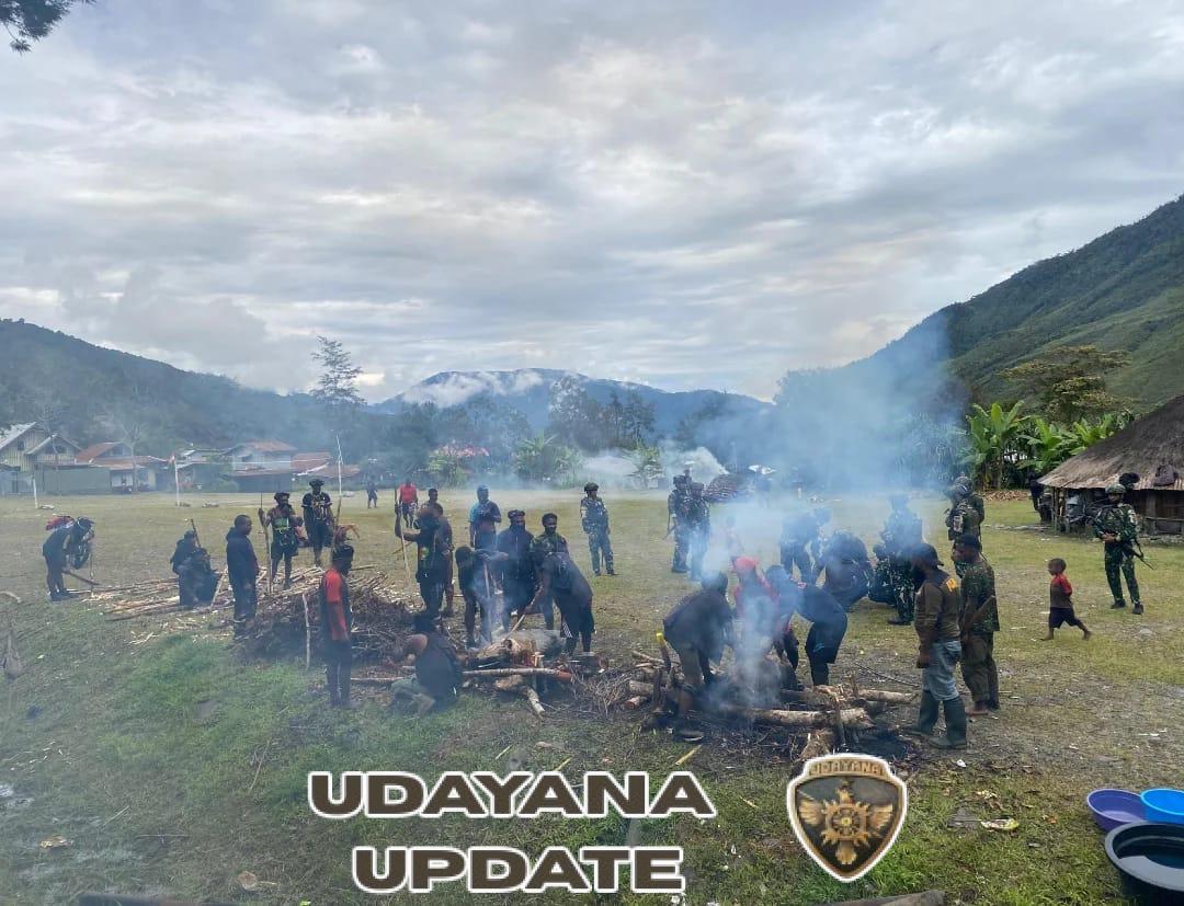 Satgas Yonif 743/PSY Lestarikan Tradisi Bakar Batu Bersama Masyarakat Wuyukwi