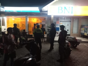 Babinsa Koramil Skongkang Laksanakan Patroli Gabungan Siaga III On Call di Pos PAM Nataru Maluk