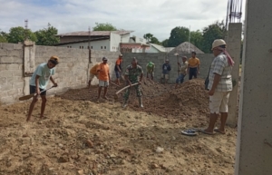 Gotong Royong Jadi Kunci, Babinsa Koramil 1618-06/Bian Kawal Pembangunan Koperasi Desa Merah Putih