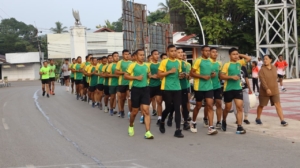 Jaga Kebugaran, Satgas Pamtas Yonarmed 12 Kostrad Gelar Kalistenik di Alun-Alun Atambua