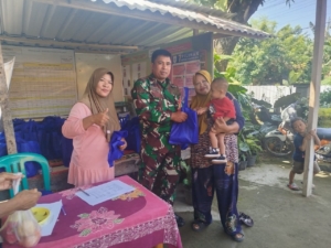 Babinsa Koramil Taliwang Dampingi Makan Bergizi Gratis bagi Bumil dan Balita di Kelurahan Menala