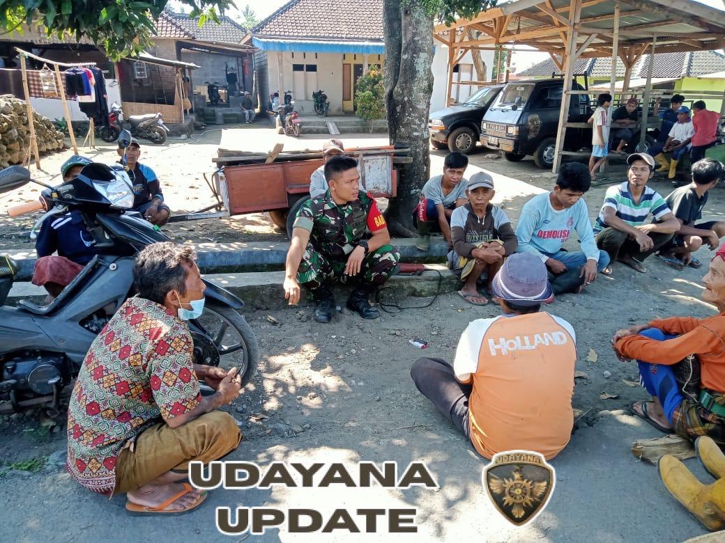 Babinsa Koramil 1615-11/Aikmel Ajak Warga Kalijaga Baru Jaga Lingkungan dan Keamanan