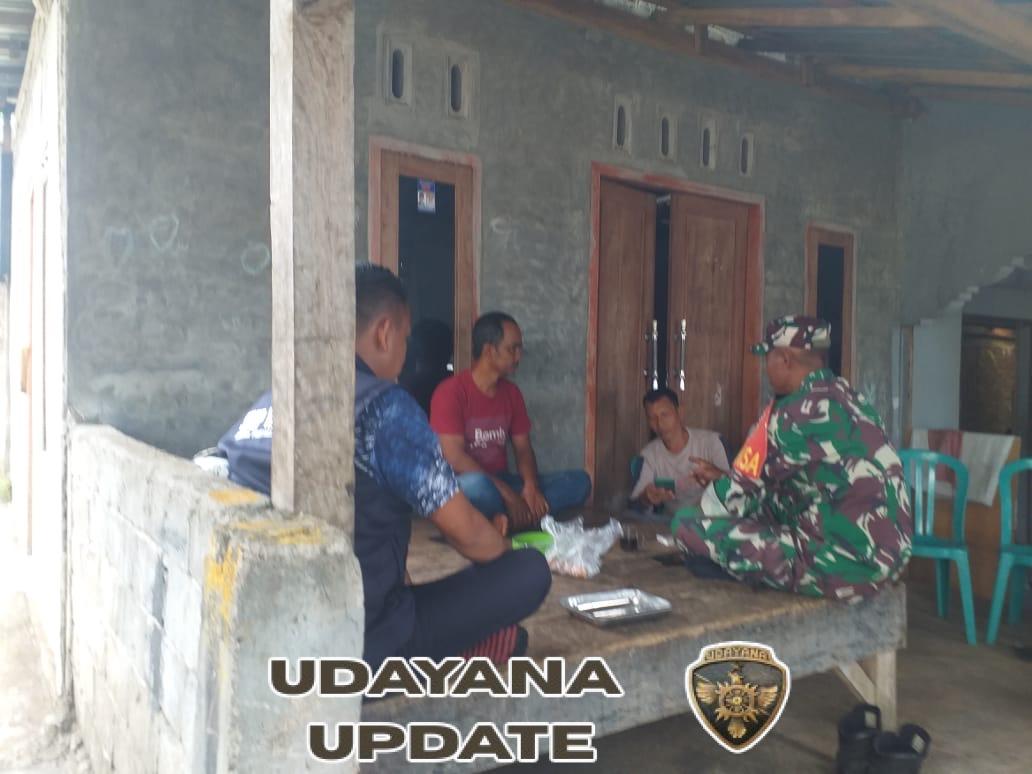 Babinsa Koramil Pekat Himbau Petani Waspada Bekerja Saat Musim Hujan