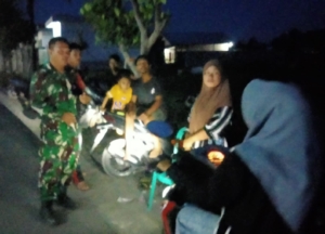 ‎Babinsa Desa Bandok Gelar Patroli Kongkow-Kongkow Jaga Kamtibmas di Musim Hujan