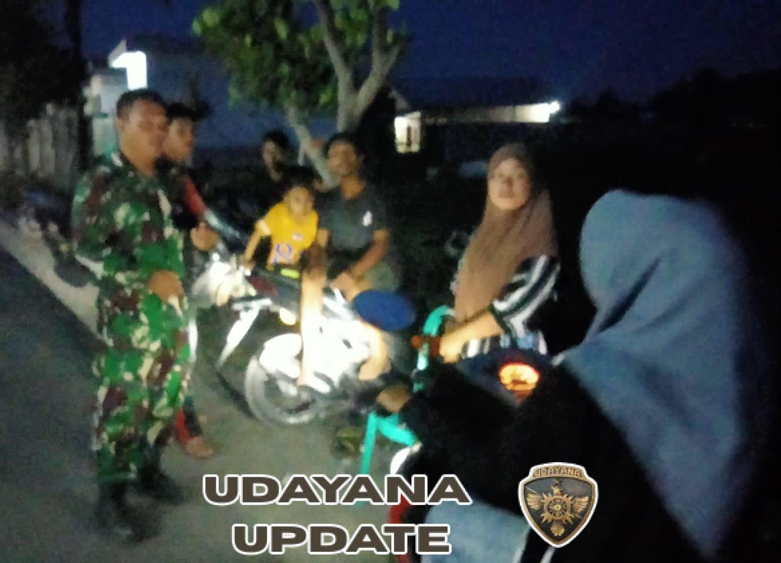 ‎Babinsa Desa Bandok Gelar Patroli Kongkow-Kongkow Jaga Kamtibmas di Musim Hujan