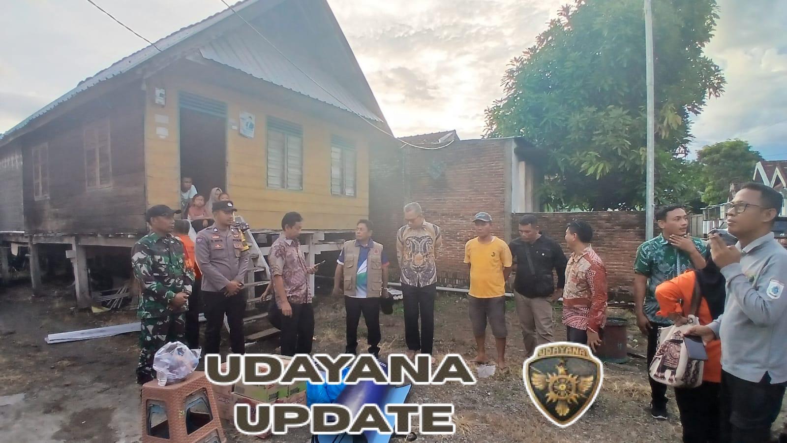 Babinsa Kelurahan Kuang Sigap Tanggap Rumah Warga Rusak Akibat Angin Kencang