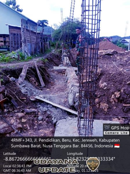 Babinsa Desa Belo Awasi Pembangunan Koperasi Merah Putih, Pastikan Proyek Tepat Sasaran