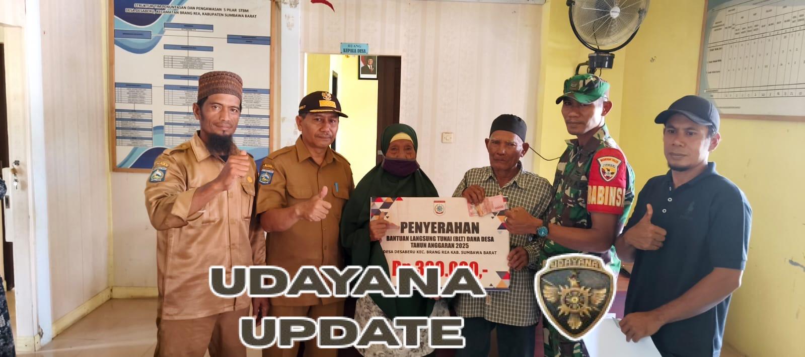 Babinsa Koramil Taliwang Dampingi Penyaluran BLT Dana Desa Tahap IV di Desabru