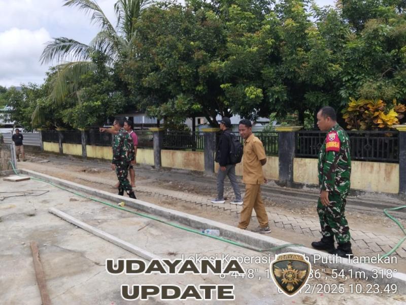 Danramil 1628-01/Taliwang dan Babinsa Tamekan Tinjau Lokasi Pembangunan KDKMP