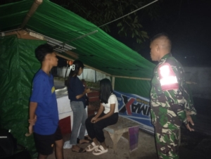 Babinsa Karijawa Gelar Patroli Ronda Malam Bersama Karang Taruna