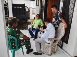 Babinsa Desa Tapir Perkuat Sinergitas Melalui Komsos Bersama BPD