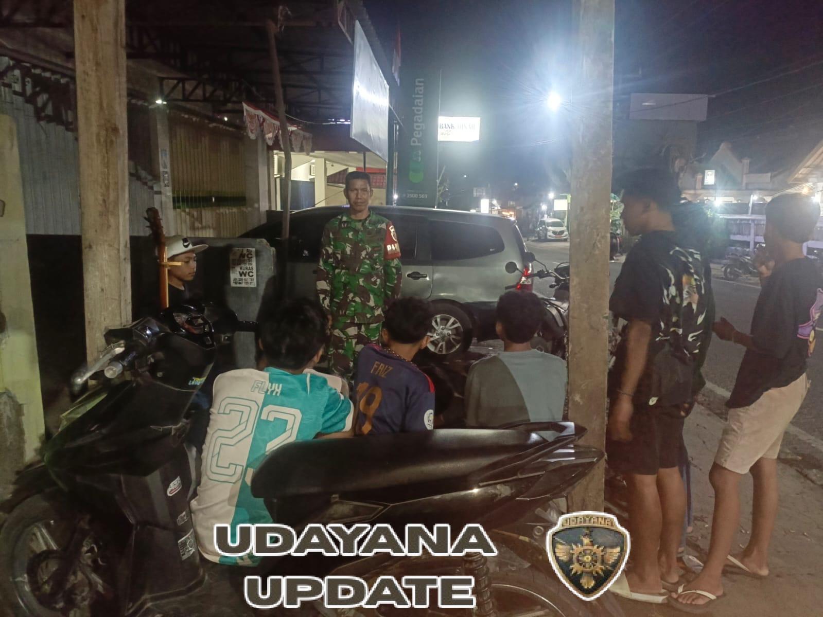 Babinsa Koramil 1614-01/Dompu Gelar Ronda Malam, Ajak Remaja Jauhi Miras dan Narkoba