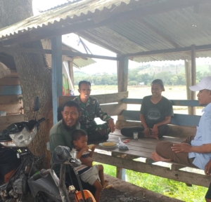 Babinsa Dorokobo Ajak Warga Dusun Muhajirin Bergotong Royong dan Kekompakan Sosial