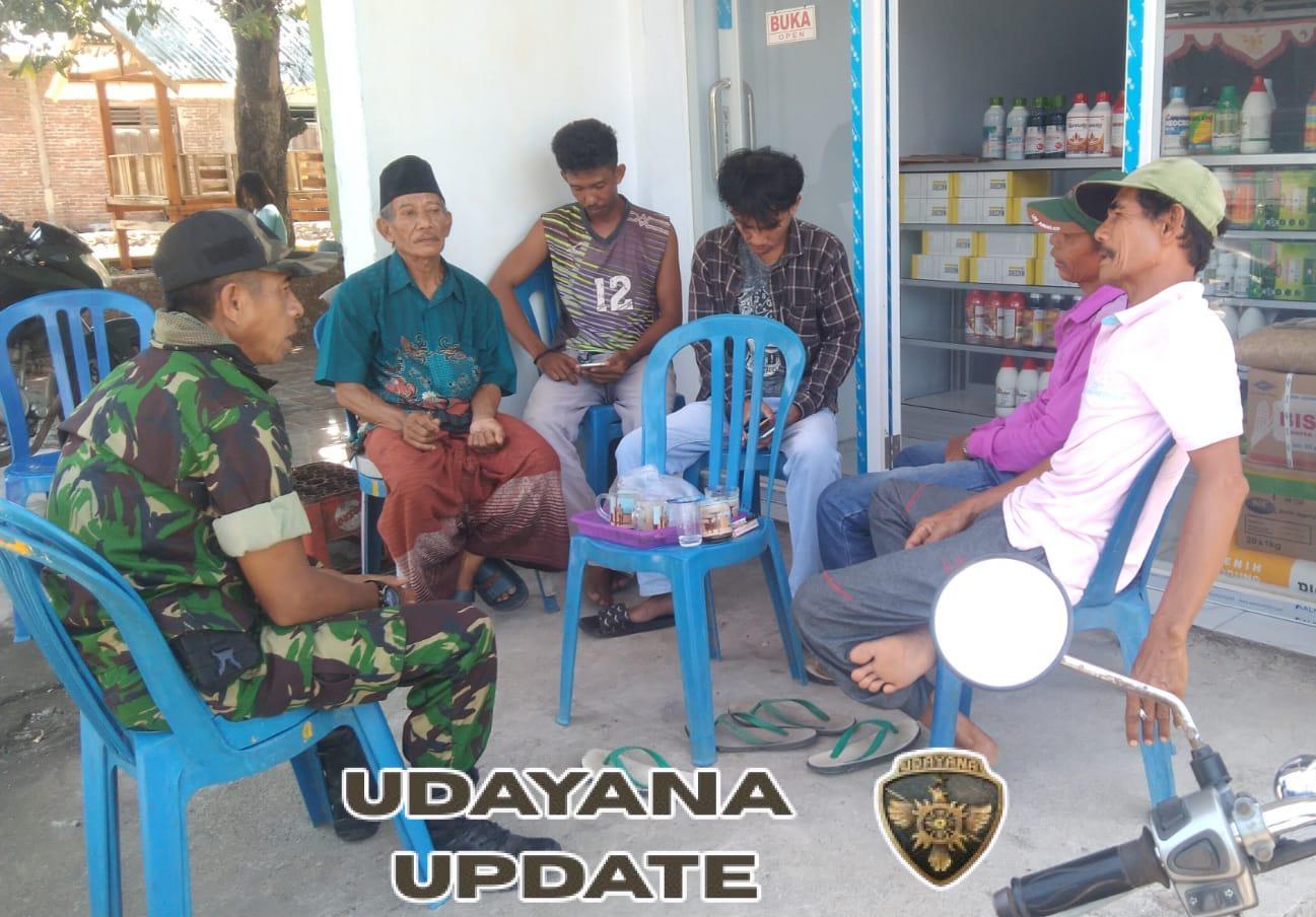 Babinsa Koramil Hu’u Komsos dengan Warga Dusun Sigi, Tekankan Kebersihan Lingkungan