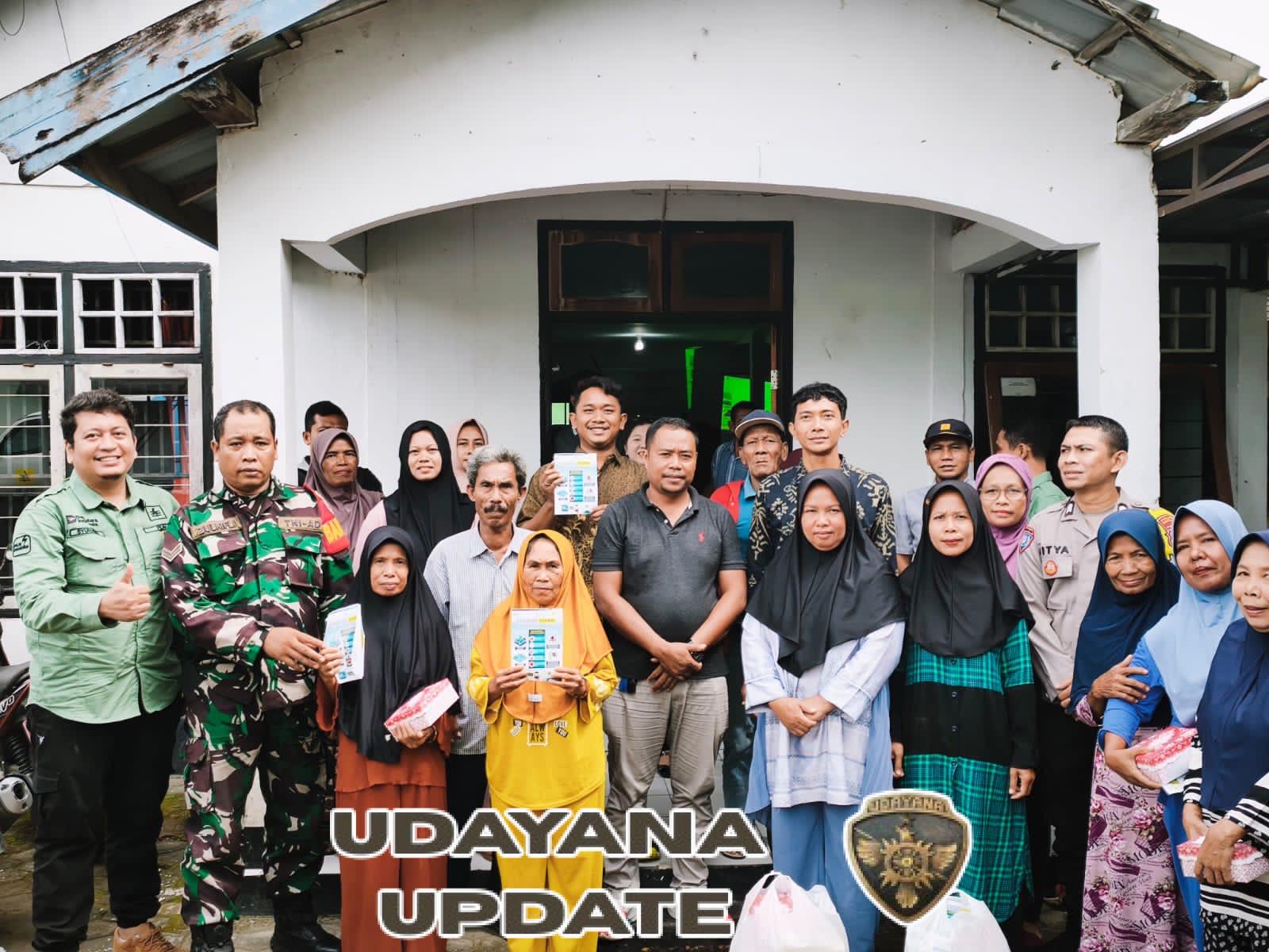 PLN Salurkan 20 Paket Sembako di Desa Tamekan, Babinsa Hadiri Kegiatan Penyuluhan