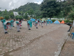 Babinsa Koramil 1628-01 Taliwang Berikan Pembekalan Dasar PBB kepada Siswa SMP Satap Negeri Mataiyang