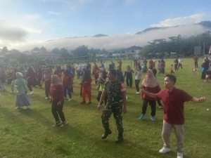 Senam Sehat Meriahkan Harlah ke-23 Desa Sapugara Bree, Babinsa Koramil Taliwang Hadir Bersama Warga
