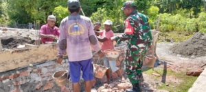 Bahu-Membahu dengan Warga, Babinsa Insana Fafinesu Perkuat Kebersamaan