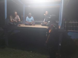 Babinsa Soriutu Gelar Patroli Malam Jaga Kondusivitas Dusun Madalandi