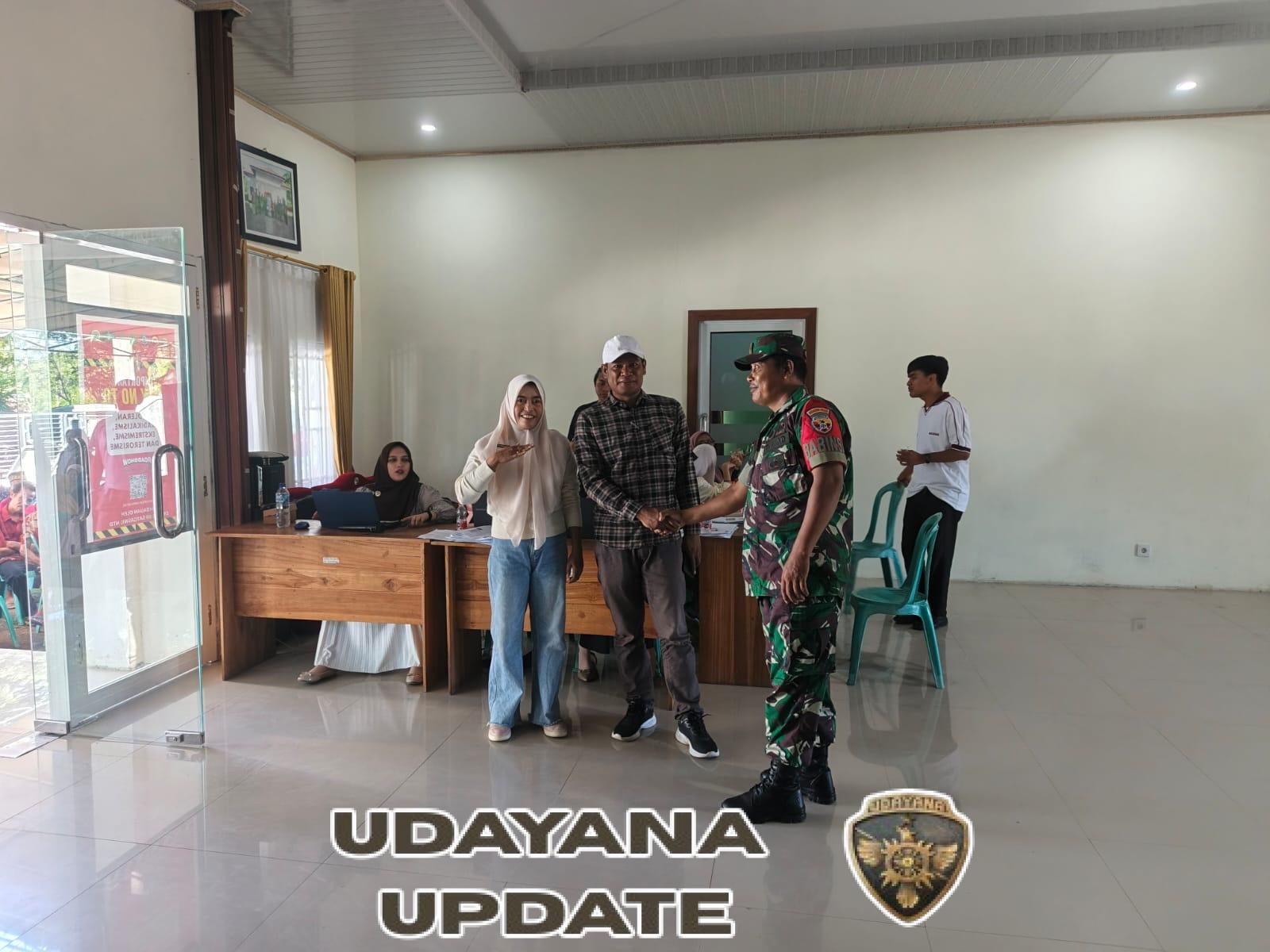 Babinsa Desa Kokarlian Kawal Ketat Pembagian Kartu KSB Maju, Pastikan 741 Warga Terlayani dengan Tertib dan Aman