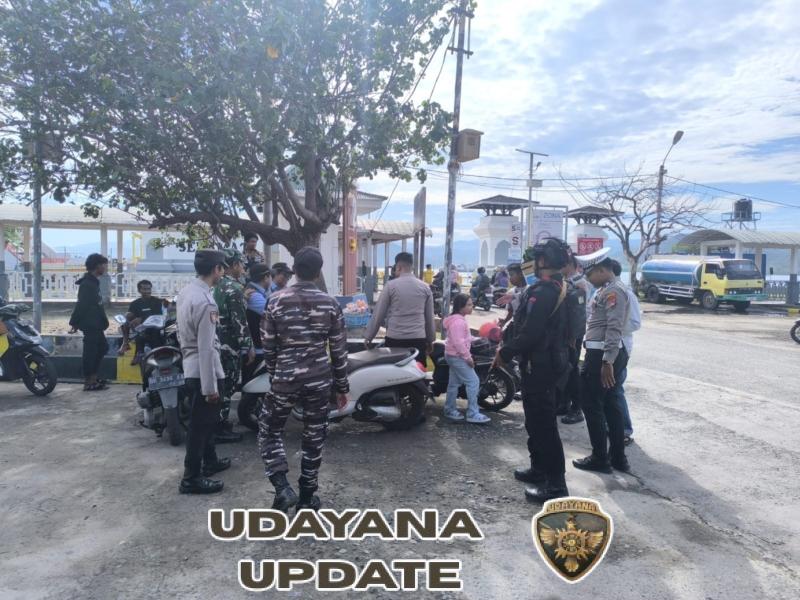 Babinsa Kokarlian Amankan Pelabuhan Poto Tano Jelang Natal dan Tahun Baru