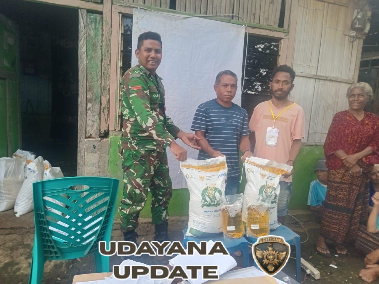 Babinsa Koramil 1602-02/Wolowaru Dampingi Penyaluran Beras Bantuan Rawan Pangan di Desa Nuamuri