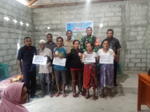 Babinsa Koramil 1622-01/Kalabahi Kawal Penyaluran BLT-DD di Desa Wolwal