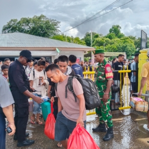 Pengamanan Pelabuhan ASDP Pantai Baru Berjalan Aman dan Lancar Berkat Kehadiran Babinsa