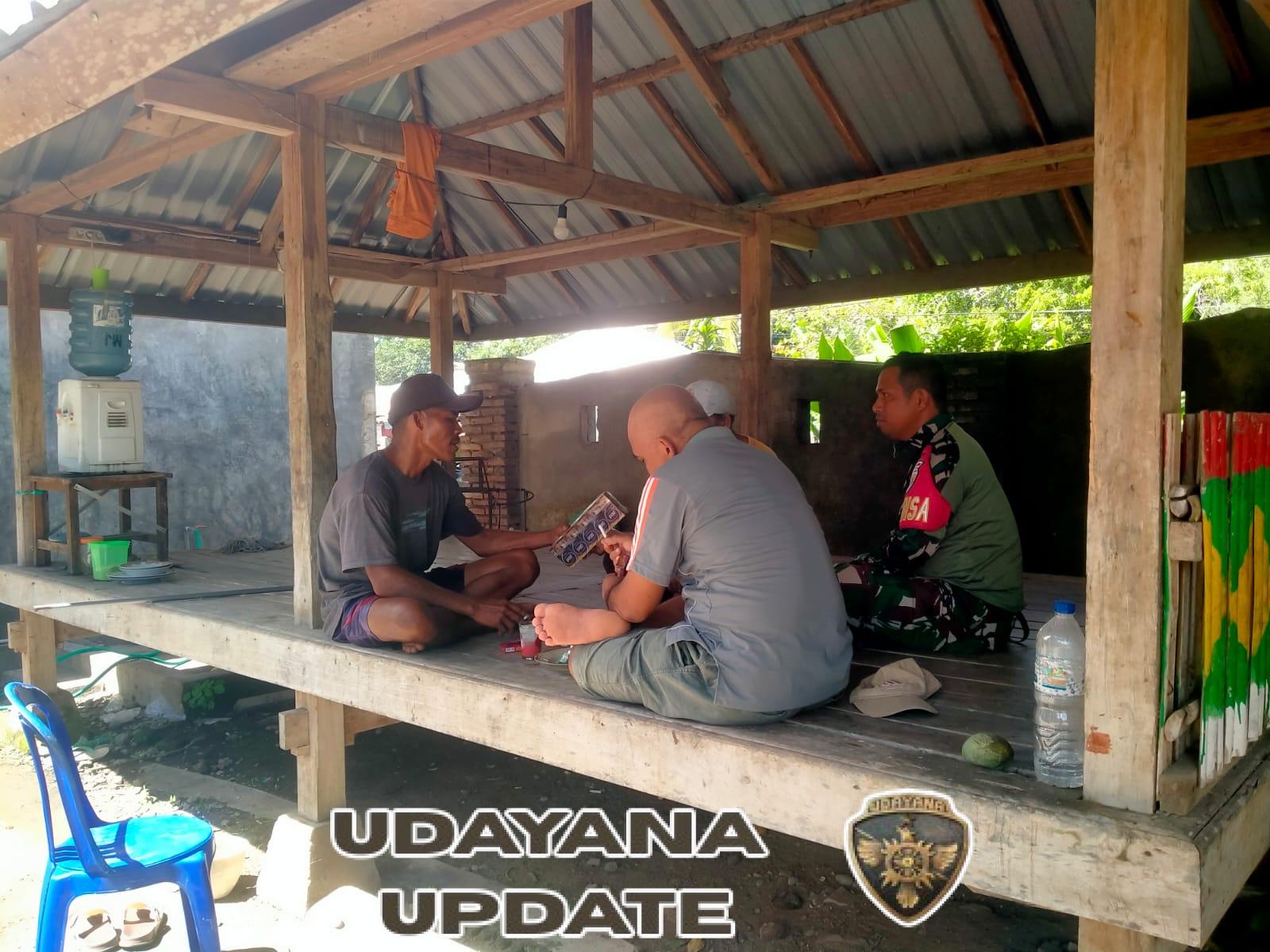 Babinsa Dasan Anyar Serda Yakub Laksanakan Komsos untuk Jaga Kondusivitas Wilayah