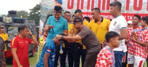 Dandim 1608/Bima Hadiri Penutupan Turnamen Sepak Bola Brimob Cup V Tahun 2025