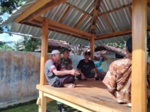 Babinsa Tebo Laksanakan Komsos dan Monitoring Wilayah Desa Binaan