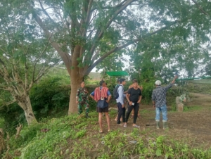 Babinsa Dompu Pantau Keamanan dan Dorong Wisata Air Terjun Pelangi