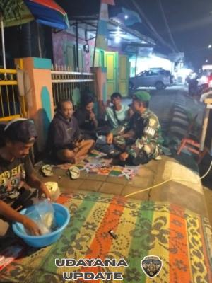 Anggota Koramil 1628-01/Taliwang Gelar Patroli Malam, Imbau Warga Jaga Ketertiban