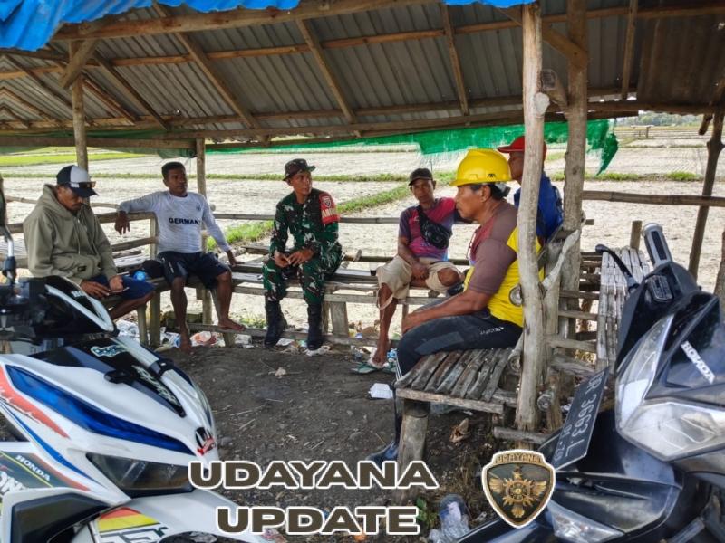 Babinsa Dompu Gelar Komsos dengan Petani Bahas Pengerjaan Jaringan Tersier BBWS Mataram