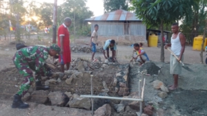 Wujud Kepedulian, Babinsa Koramil 1618-03/Insut Gotong Royong Bersama Warga