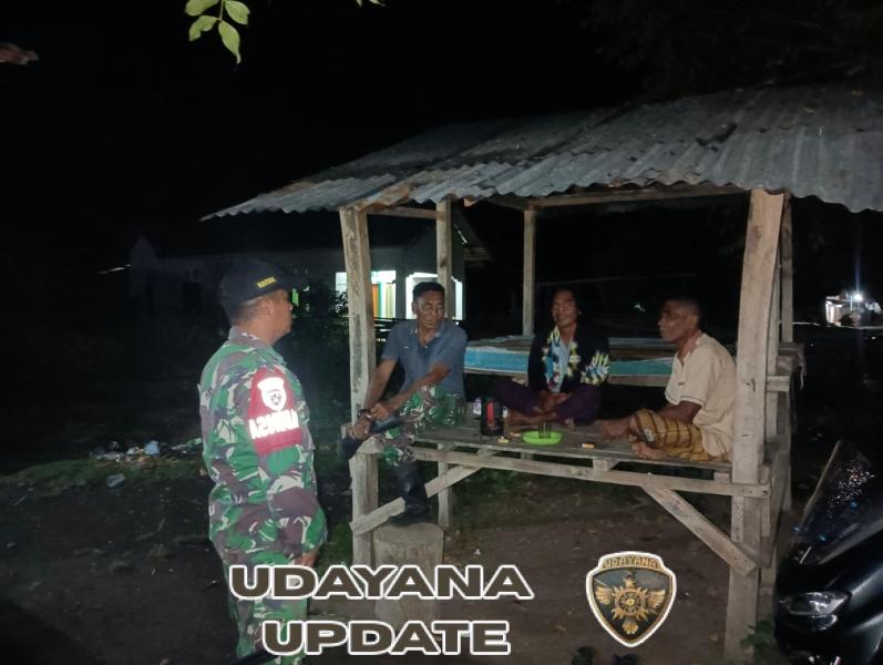 Babinsa Koramil 1614-06/Manggelewa Kongkow Bersama Warga dan Patroli Malam di Dusun Lapangan