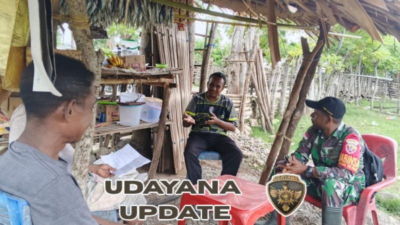 Duduk Bersama Warga Di Tempat Sederhana, Babinsa Oepuah Utara Perkuat Kedekatan TNI dan Rakyat