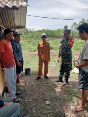 Babinsa Desa Beru Sertu Ismail Tingkatkan Keamanan Lewat Patroli Wilayah dan Kegiatan Komsos