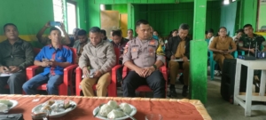 Babinsa Koramil Borong Dukung Evaluasi Program Kesehatan UPTD Puskesmas Colol