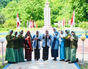 Ketua Persit Dompu Hadiri Ziarah PHI ke-97 di TMP Lepadi