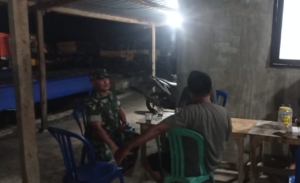 Babinsa Koramil Jereweh Gelar Patroli Malam, Wujudkan Situasi Wilayah Kondusif