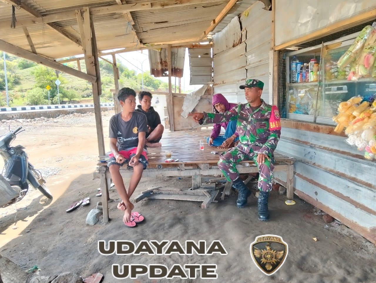 Babinsa Desa Kiantar Laksanakan Monitoring Wilayah dan Komsos, Ajak Warga Jaga Kebersihan dan Kamtibmas