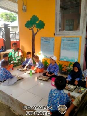 Babinsa Jereweh Dampingi Program Makan Bergizi Gratis di PAUD HI Dusun Dasan