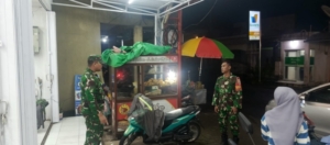 Gandeng Tokoh Agama, Babinsa Lakukan Patroli Dengan Pendekatan Persuasif