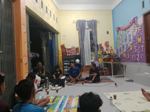 Babinsa Kalijaga Timur Sertu Muchlis Gelar Patroli Kongkow–Kongkow Bersama Warga