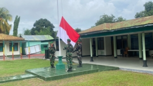 Dandim 1603/Sikka Pimpin Upacara Bendera Merah Putih