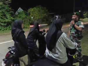 Patroli Koramil Jereweh Tingkatkan Kesadaran Masyarakat dalam Menjaga Keamanan